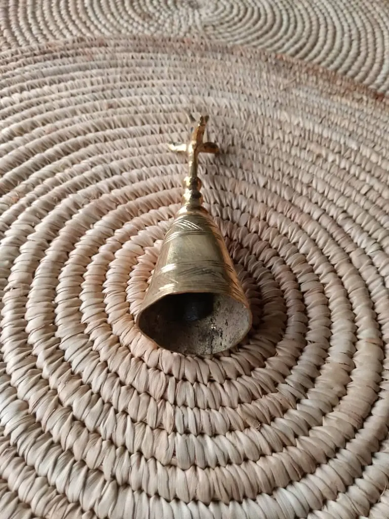 Cloche_de_Table_en_Bronze_l_gante.webp