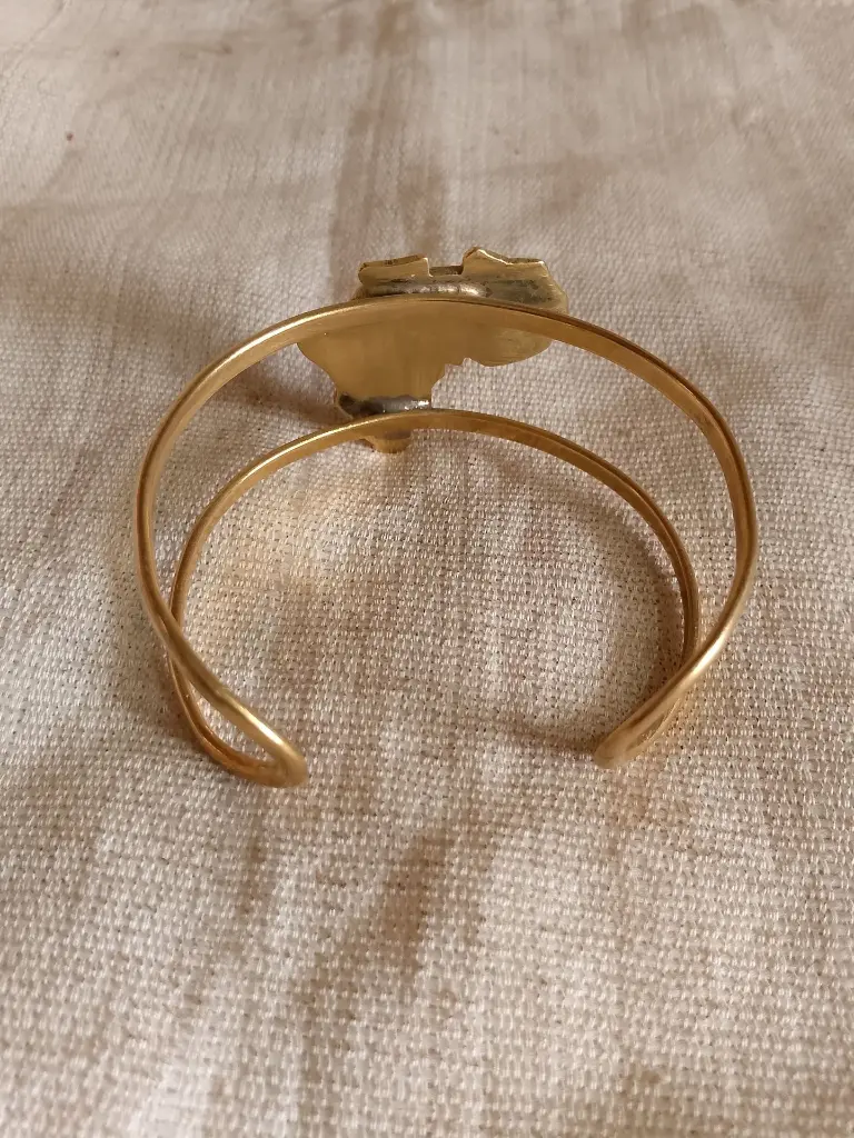 Bracelet_avec_carte_d_Afrique.webp