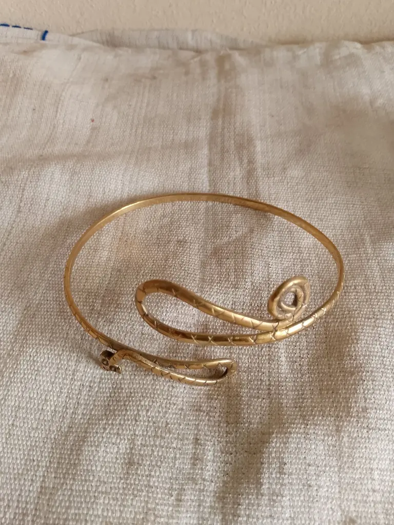 Bracelet_de_bras_en_bronze_vieilli.webp