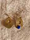 Boucles_d_oreilles_avec_pierre_bleue.webp