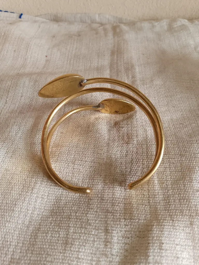 Bracelet_r_glable_en_bronze.webp
