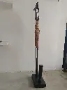 sculpture_femme_pileuse_raphia_b_ne.webp