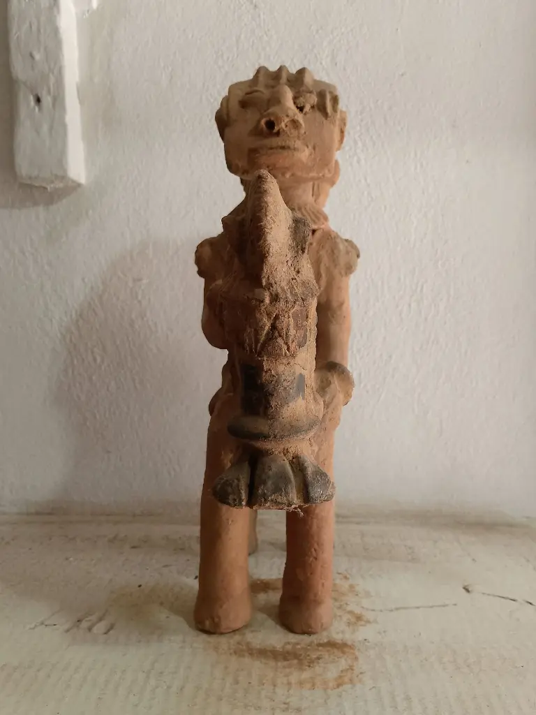 Cavalier_Tribal_en_Terre_Cuite_Art_Africain_Unique.webp