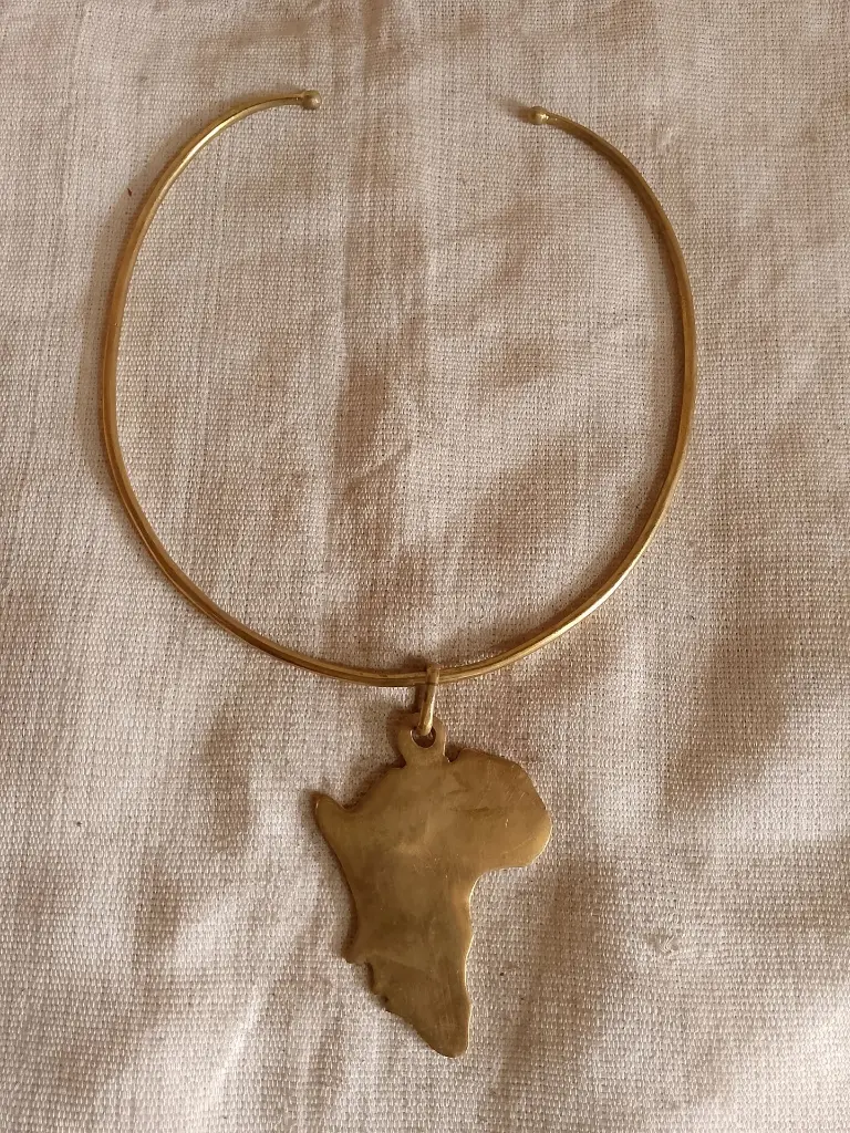 Ras-du-Cou_Bronze_Carte_Afrique_-_l_gant_Unique.webp
