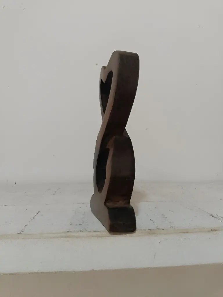 sculpture_amour_bois_b_ne.webp