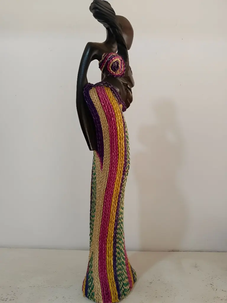 sculpture_artisanale_raphia_45_cm.webp