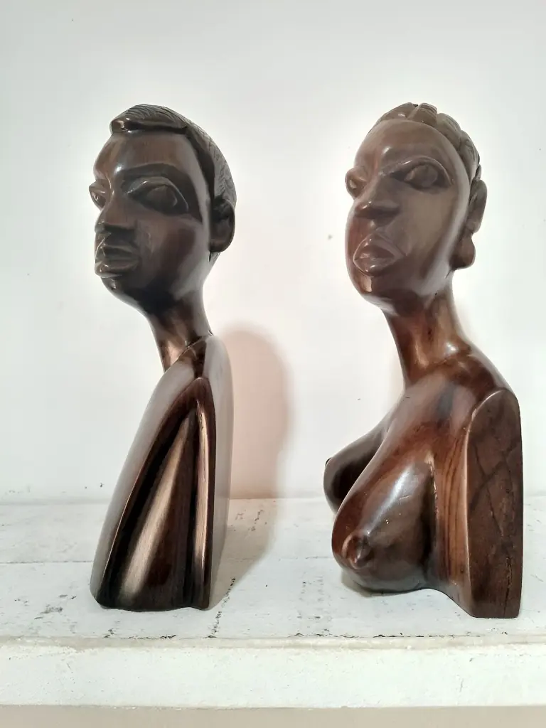 buste_de_couple_bois_b_ne.webp