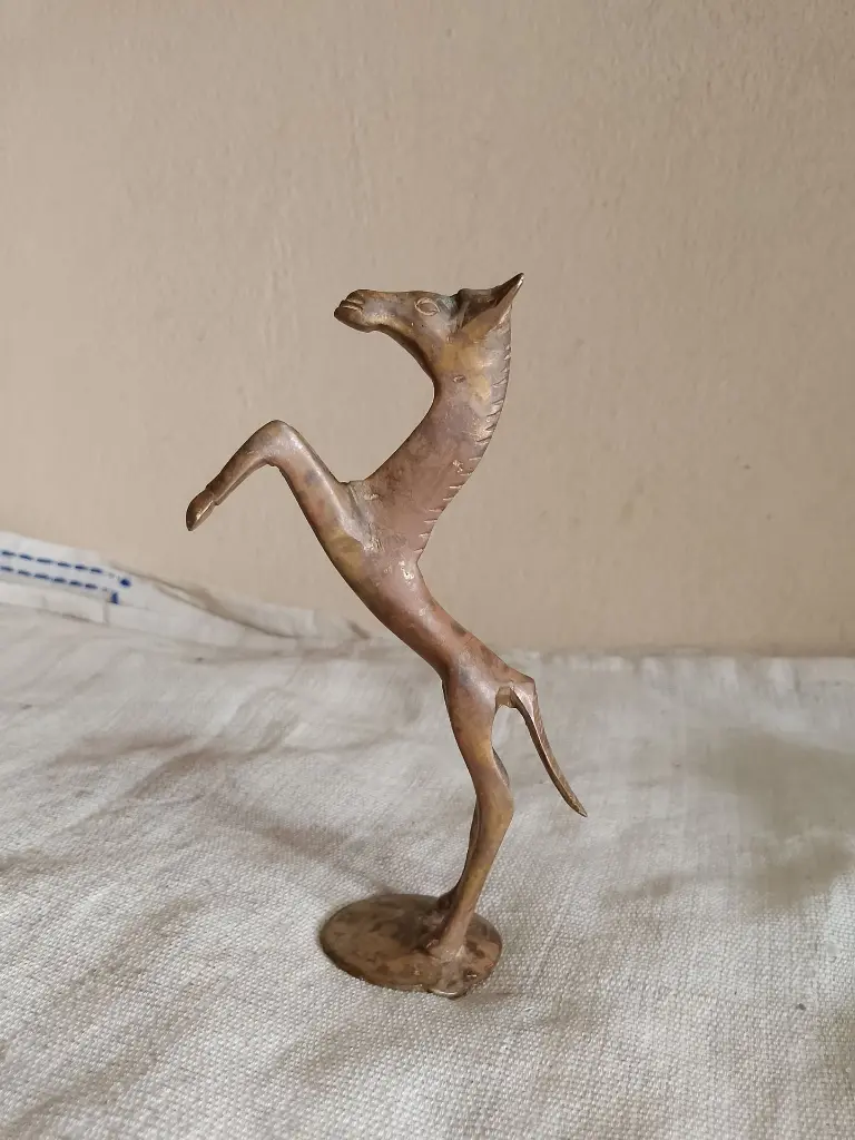 Sculpture_de_cheval_en_bronze.webp